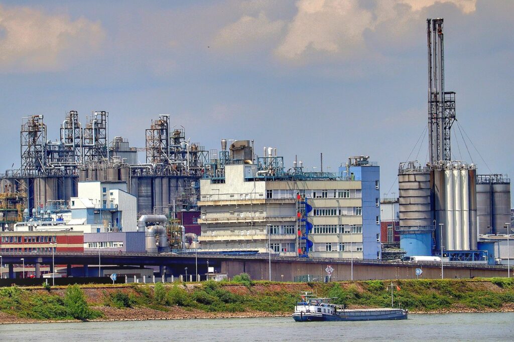 oil refinery plant